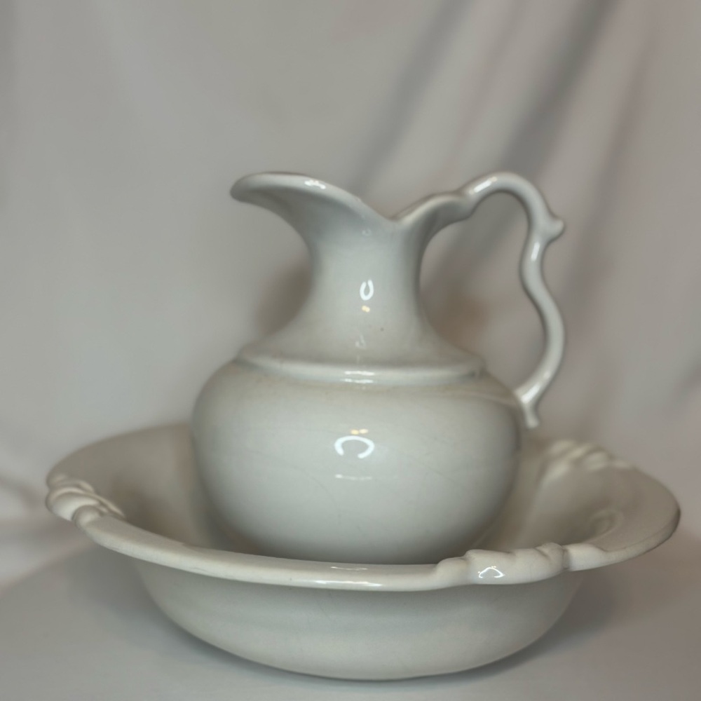 Vintage Haeger Elegant White Ceramic Pitcher and Basin Set